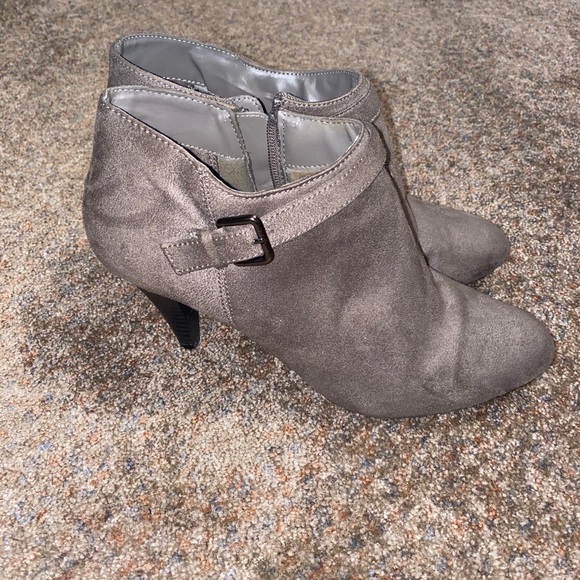 High Heals - Picture 1 of 3